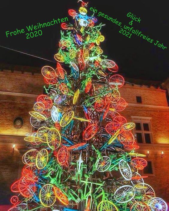 Weihnachtsbaum geschmückt mit Fahrrädern